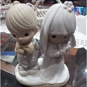 Precious Moments 1979 The Lord Bless you and keep you Bride and Groom figurine.